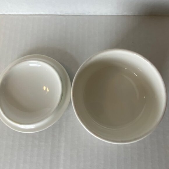 Vintage Villeroy and Boch A La Ferme Les Animaux Lidded candy box. 1748 - Picture 7 of 10